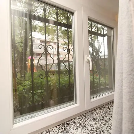 Serene 2-bedroom Near Downtown