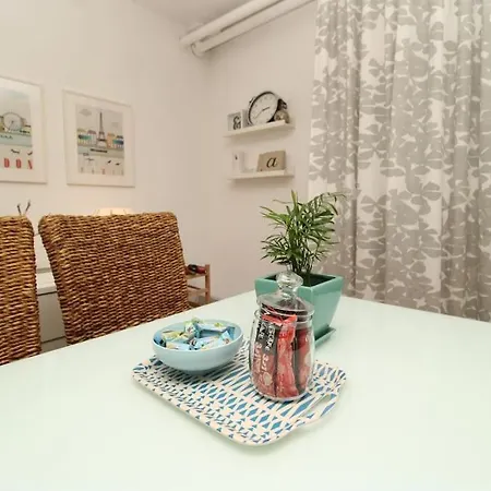 Serene 2-bedroom Near Downtown Apartment