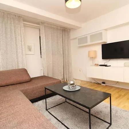Apartment Serene 2-bedroom Near Downtown