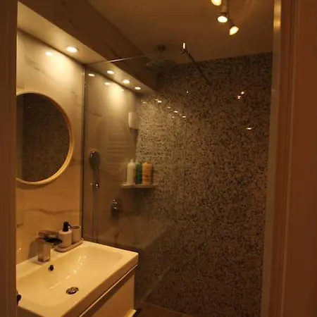 Serene 2-bedroom Near Downtown